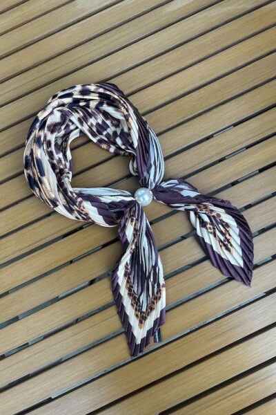 Pleated pearl  fasten neck tie desert cheetah