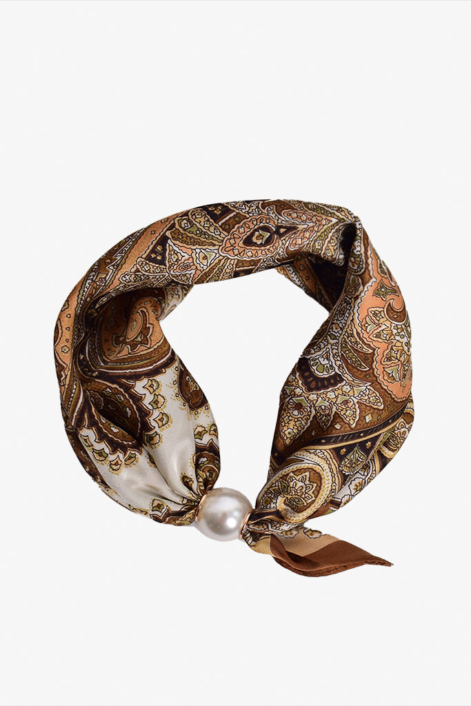 Pearl fasten neck tie baroque