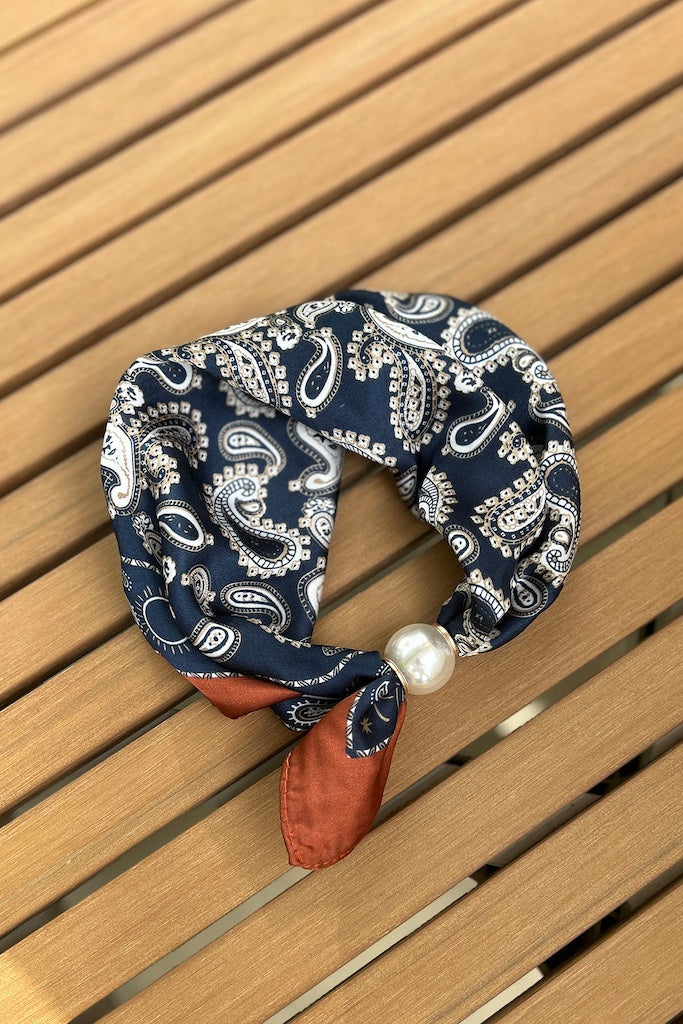 Pearl  fasten neck tie ink paisley