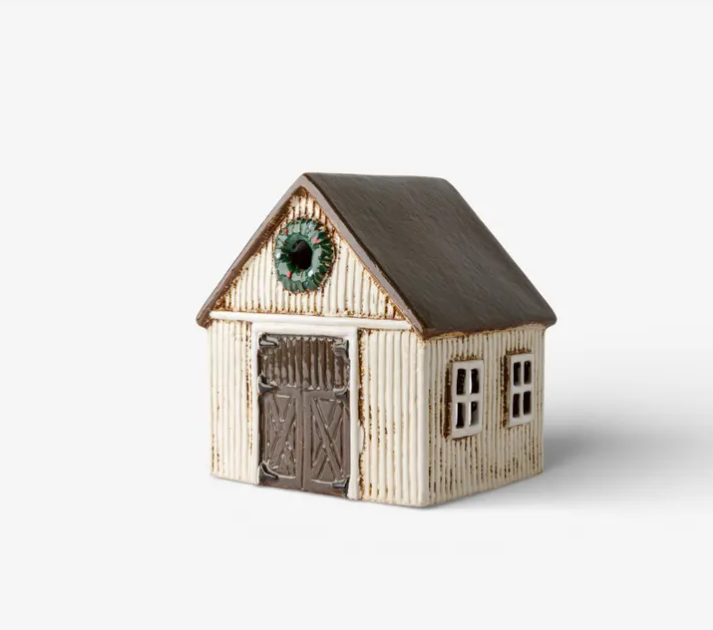 Nordgard stable with wreath