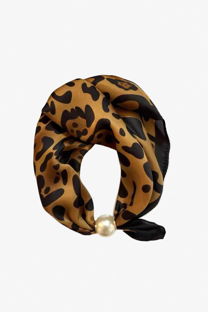 Pearl fasten neck tie amber leopard