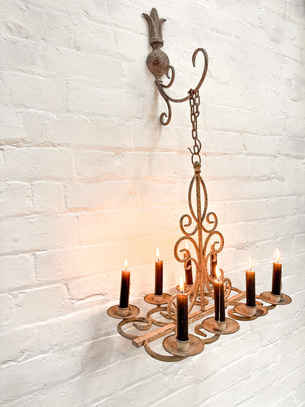 Hanging candleholder