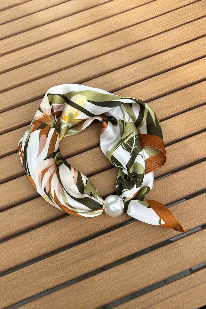 Pearl fasten neck tie Reed Garden