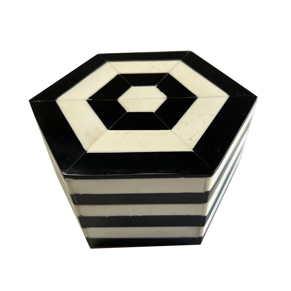 Black white box 15x15x7