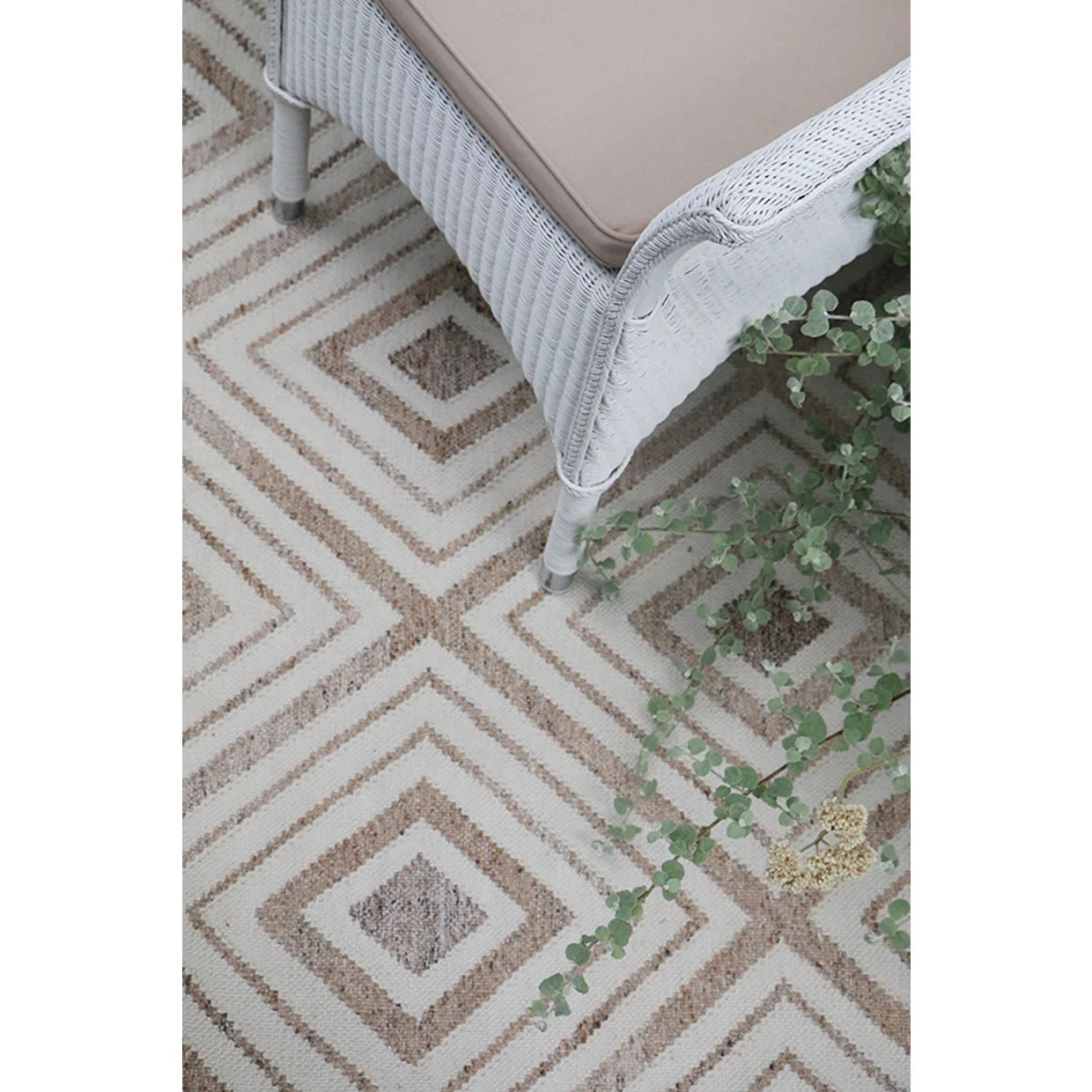 Indoor/Outdoor Sandstone & Ivory Aztec Rug