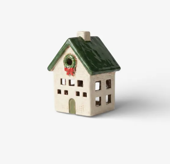 Nordgard cottage with bow wreath