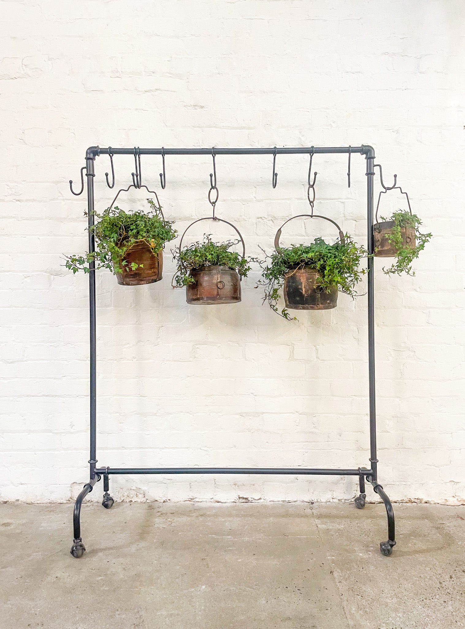 Iron hanger w/hooks
