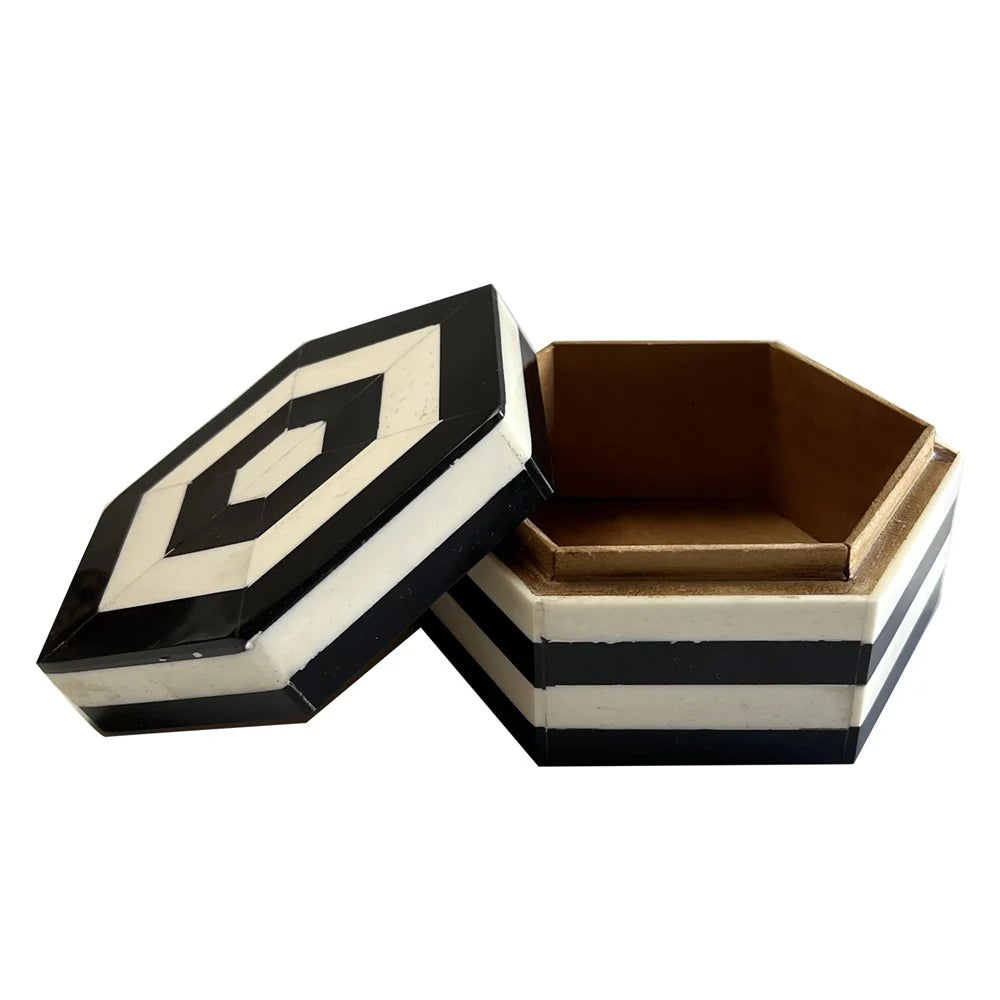 Black white box 15x15x7