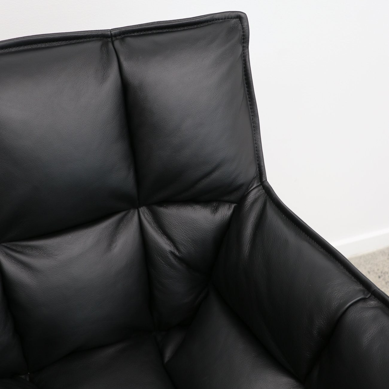 Memphis Black Swivel