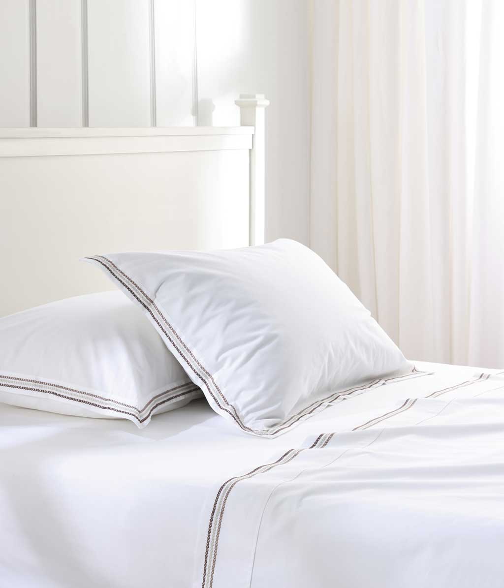 Medea pillowcase set brown 50x75