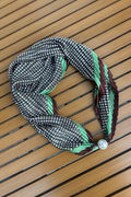 Pleated pearl end fasten neck tie motif