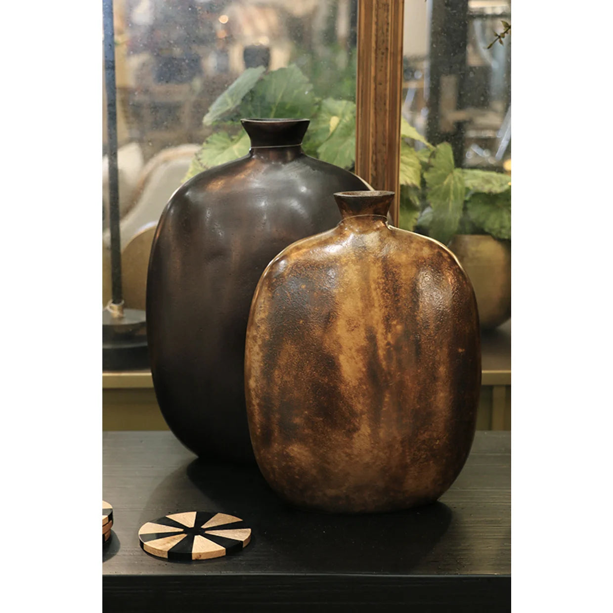 Casablanca med urn vase reactive brass finish